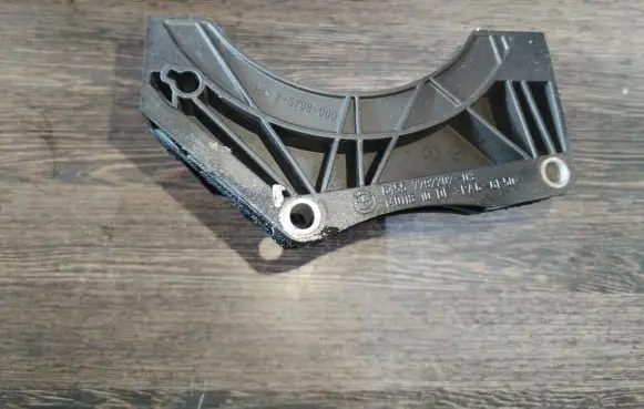 BMW 5 E60 E61 A/C compressor mount bracket 7792202