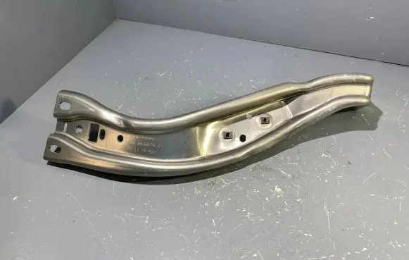 Volkswagen Golf Plus Engine mounting bracket 5M1858784B