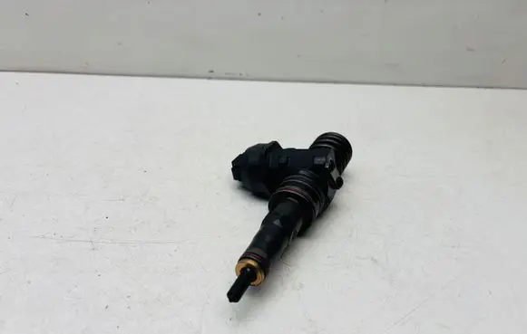 Volkswagen PASSAT B5.5 Fuel injector 0414720037 038130073AJ