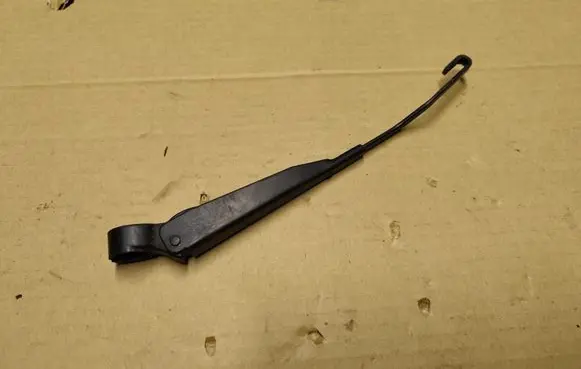 Chrysler PT Cruiser Rear wiper blade arm 05288704AE