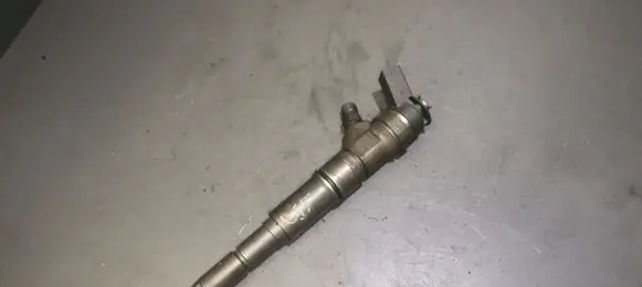 BMW 7 E65 E66 Fuel injector 7789661 0445110131
