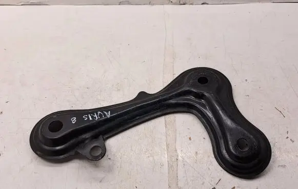 Toyota Auris 150 Engine mounting bracket 5225702030
