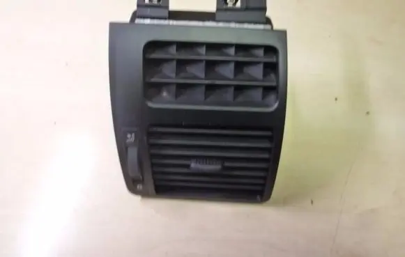 Rear air vent grill
