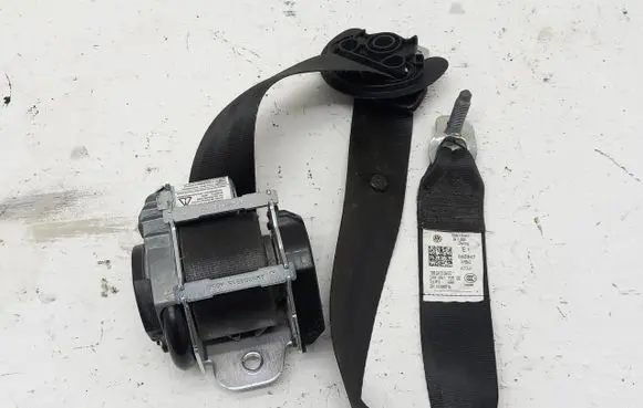 Volkswagen Jetta V Front seatbelt 1K4857705BE