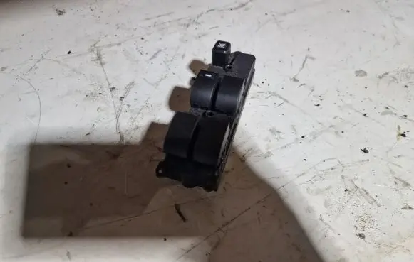 Mitsubishi Grandis Electric window control switch
