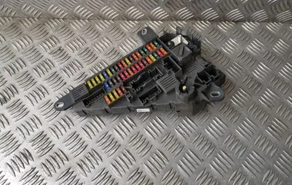 BMW 5 E60 E61 Fuse module 9138830 913883001 518956057