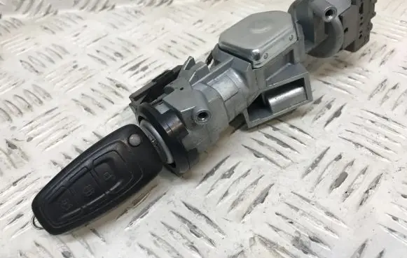 Ford Focus Ignition lock 3M513F880AE 6E5T15607CA