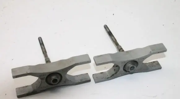 Volkswagen PASSAT B8 Fuel Injector clamp holder 04L216A