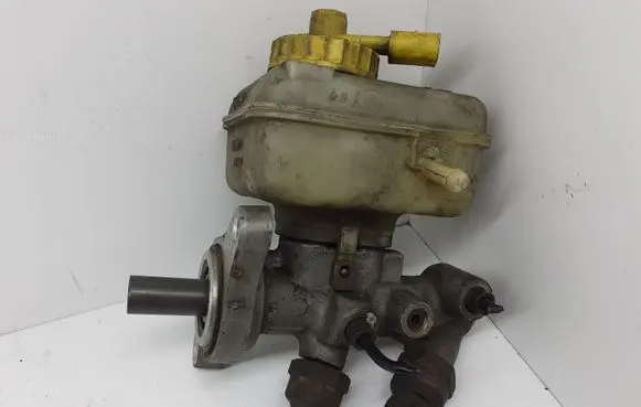 Volkswagen New Beetle Master brake cylinder L481402