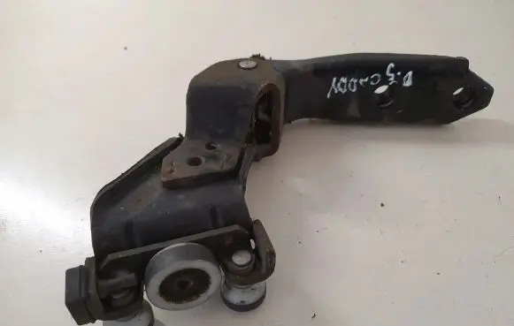 Volkswagen Caddy Sliding door middle roller runner 2K0843336A