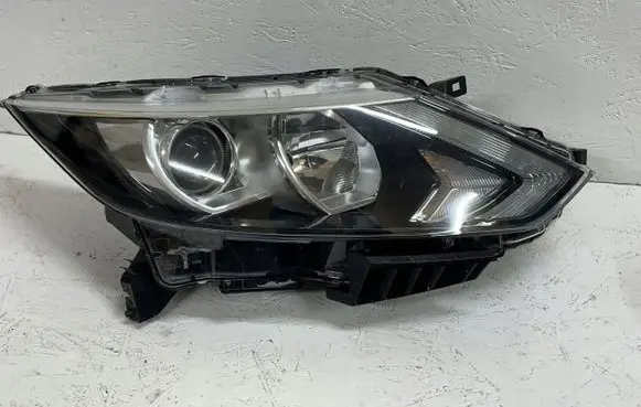 Nissan Qashqai Headlight/headlamp 10018013