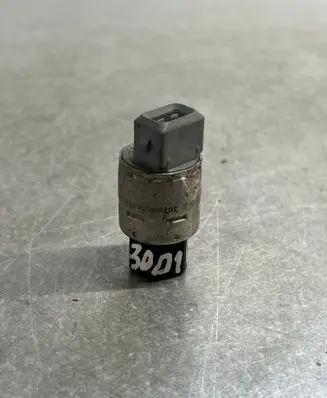 Volvo V50 Air conditioning (A/C) pressure sensor 30780427
