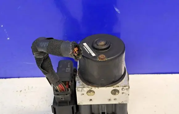 Volvo S40 ABS Pump 30647857 30647857A