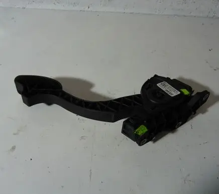 Ford Mondeo MK IV Accelerator throttle pedal 6G929F836RD