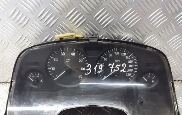 Opel Zafira A Speedometer (instrument cluster) 24461753