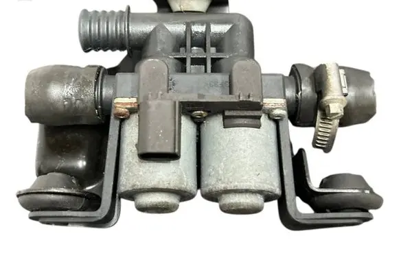 BMW X5 F15 Coolant heater control valve 6910544 64116910544