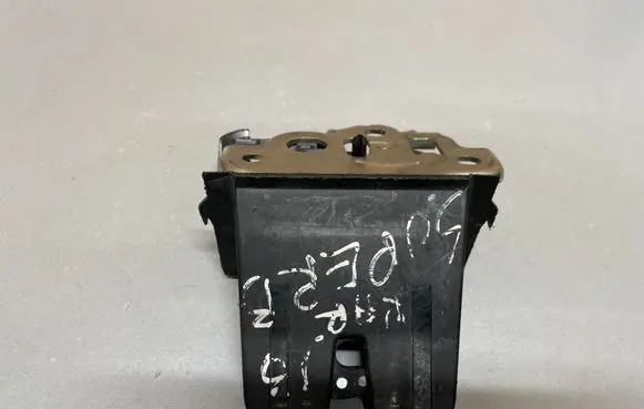 Skoda Superb B6 (3T) Loading door lock 8K9827505A
