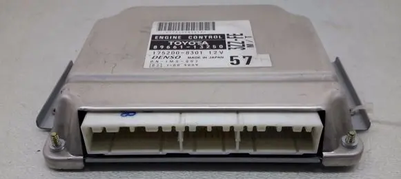 Toyota Corolla E120 E130 Engine control unit/module 8966113250