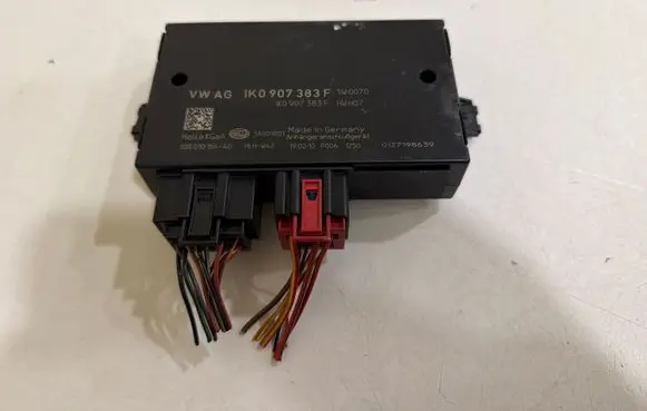 Volkswagen Touran II Tow bar trailer control unit/module 1K0907383F