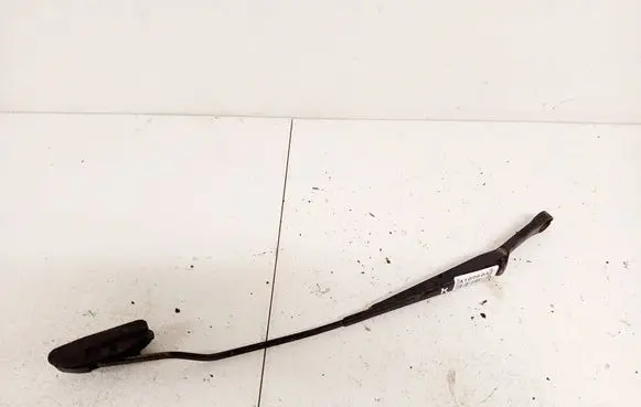 Volkswagen PASSAT B5 Front wiper blade arm 3b1955409
