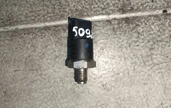 BMW 5 E39 Fuel pressure sensor 0281002475
