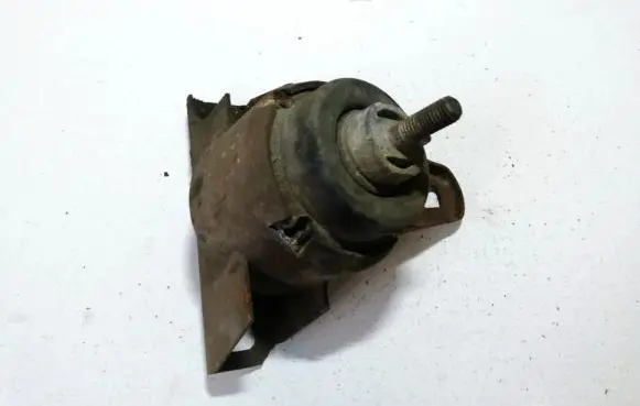 Ford Mondeo MK I Engine mount bracket