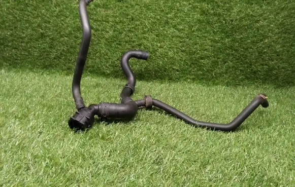 Volkswagen Jetta VI Engine coolant pipe/hose 5C0122157K