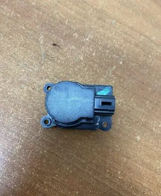 Ford Mondeo Mk III Intake manifold valve actuator/motor 41047324 AV6N19E616AA