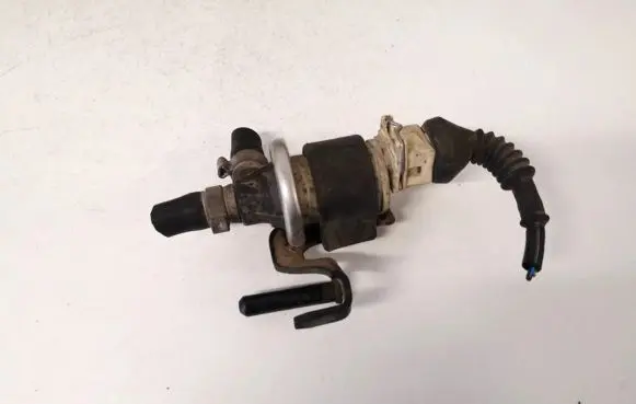 Audi 80 90 S2 B4 Valve vacuum 
