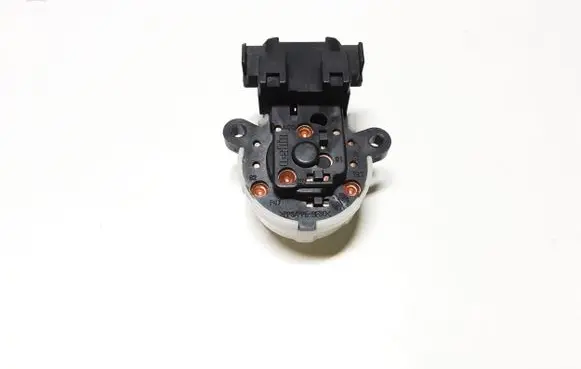 Suzuki Grand Vitara II Ignition lock contact P47