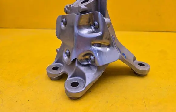 BMW 5 G60 G61 Engine mounting bracket 9846774