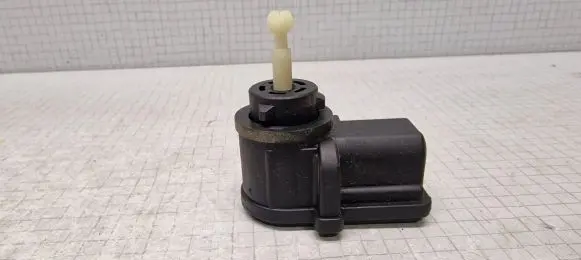 Seat Leon (1M) Headlight level adjustment motor 1J0941295B