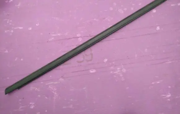 Opel Crossland X Rear door glass trim molding 39124059