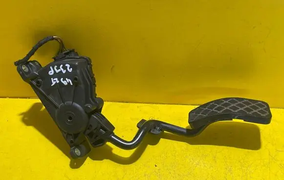 Audi A6 S6 C6 4F Accelerator throttle pedal 177KM