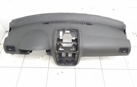 Volkswagen Golf V Dashboard 1K1858295 1K1857669 1K0880204L