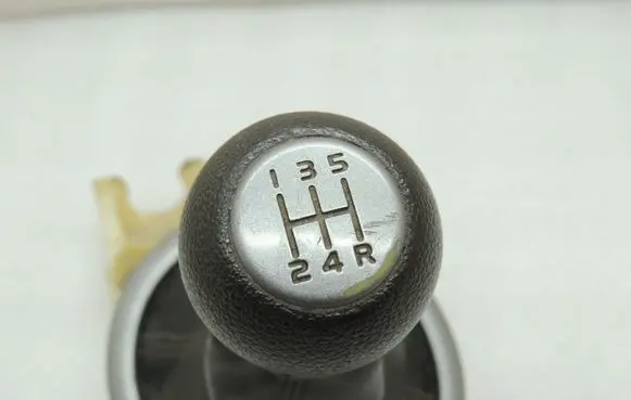 Suzuki SX4 Gear shifter/selector 2810063J05