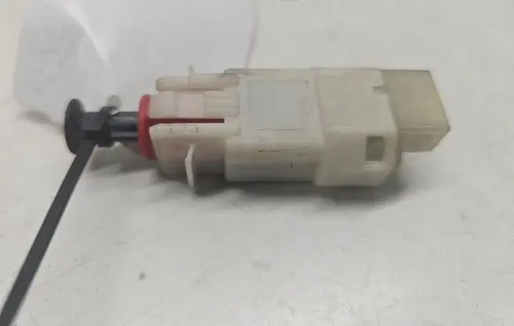 Opel Zafira A Brake pedal sensor switch 90492444