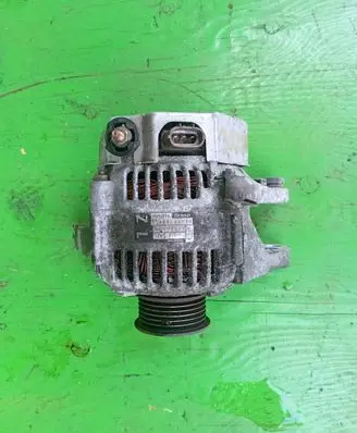 Toyota Corolla Verso E121 Generator/alternator 2706022100