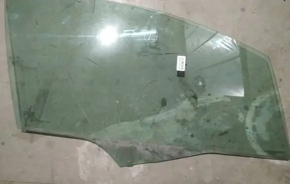 Peugeot 207 Front door window glass four-door as2