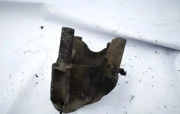 Volkswagen Touareg I Engine mounting bracket 070199308a agr4136