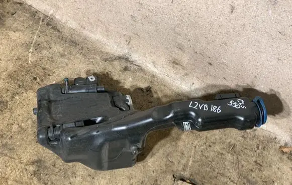 Mercedes-Benz CLS C218 X218 Windshield washer fluid reservoir/tank A2048602360