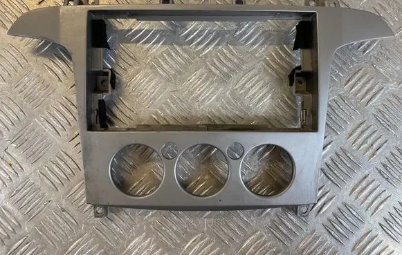 Radio/GPS head unit trim