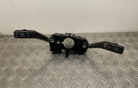 Wiper turn signal indicator stalk/switch