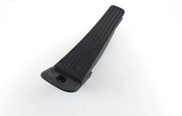 Accelerator throttle pedal