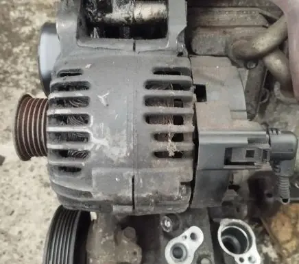 Volkswagen Golf V Generator/alternator 03c903023b