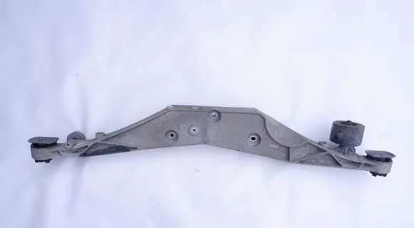 BMW 2 F46 Gearbox mounting bracket