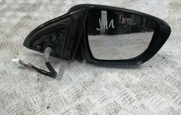 Nissan Qashqai Front door electric wing mirror