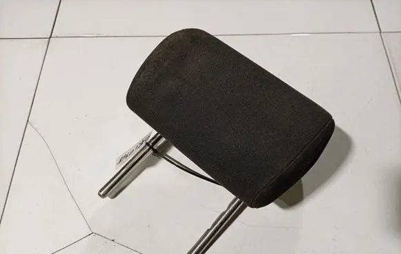 Ford Fiesta Front seat headrest 