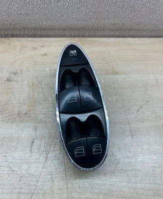 Mercedes-Benz E W211 Electric window control switch A2118209951