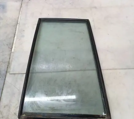 Mitsubishi Pajero Rear vent window glass 43R00033 00T20